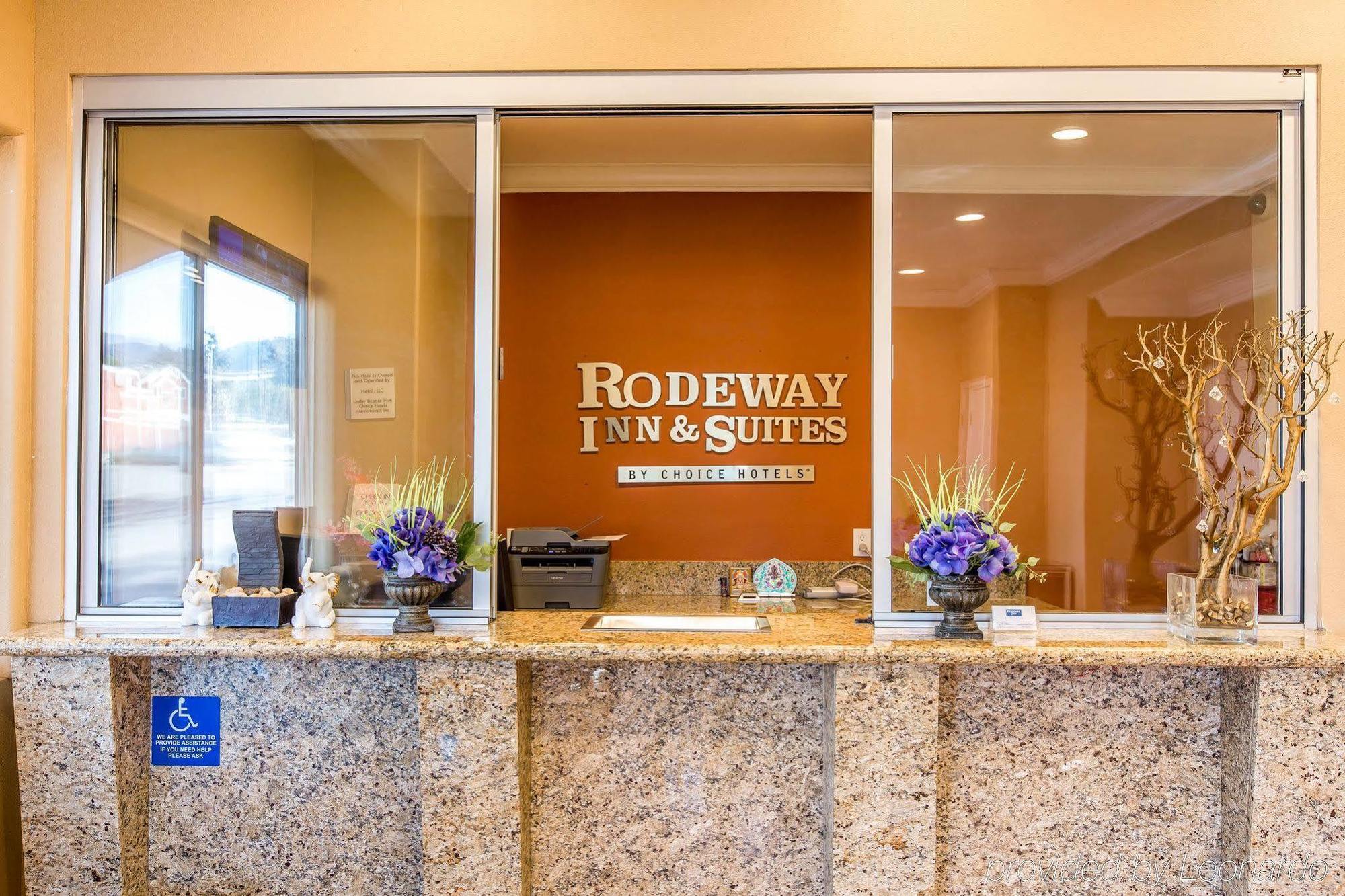 Rodeway Inn & Suites Корона Экстерьер фото